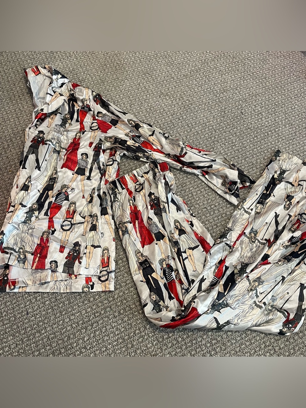 Taylor Swift Pajamas Womens Large Red Era Tour Sating Buttondown Pants